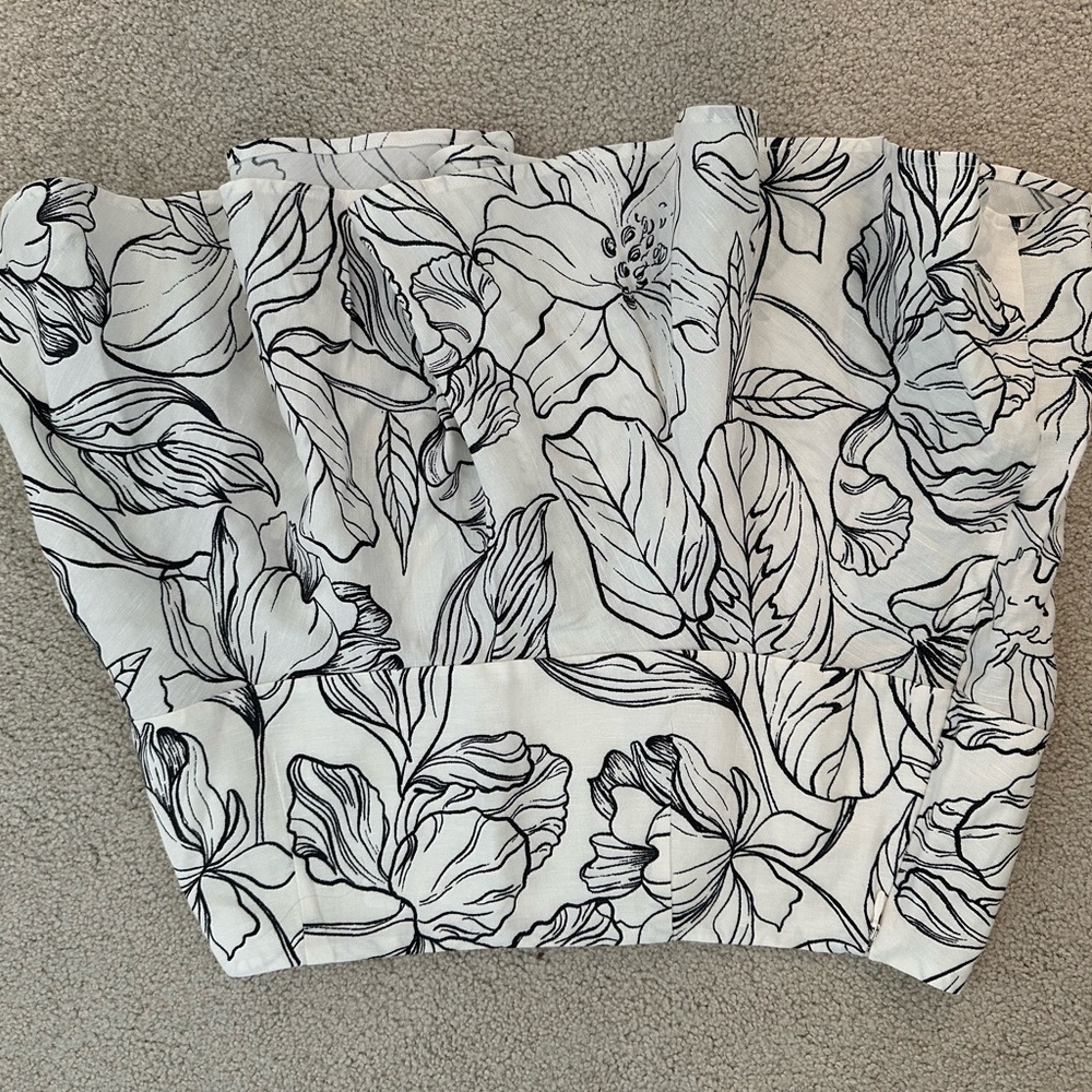 H&M Black and White Ruffled Mini Skirt